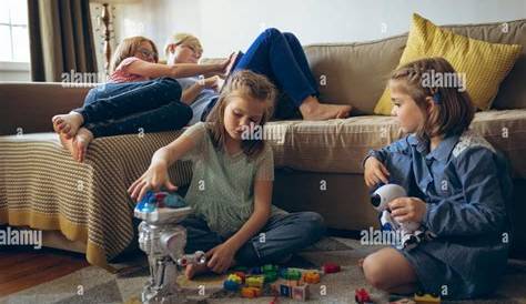 When Four Do the Same: Understanding Sibling Dynamics