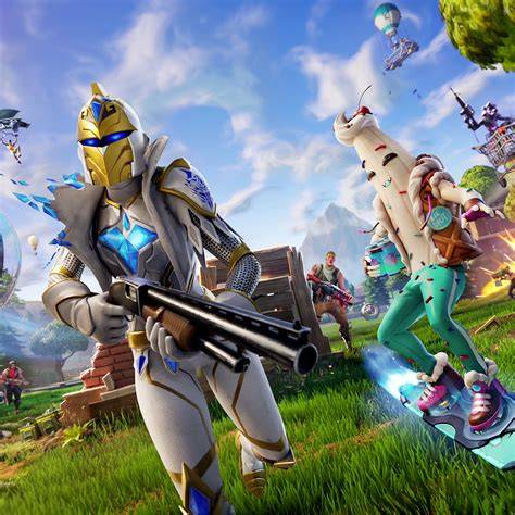 A player looking at Fortnite announcements on a screen.