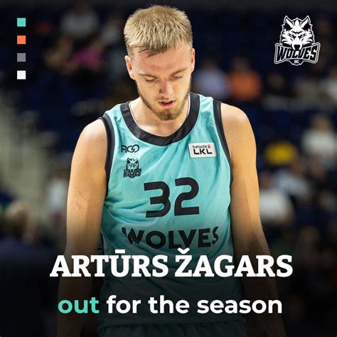 Artūrs Zjuzins strategizing with players during a timeout